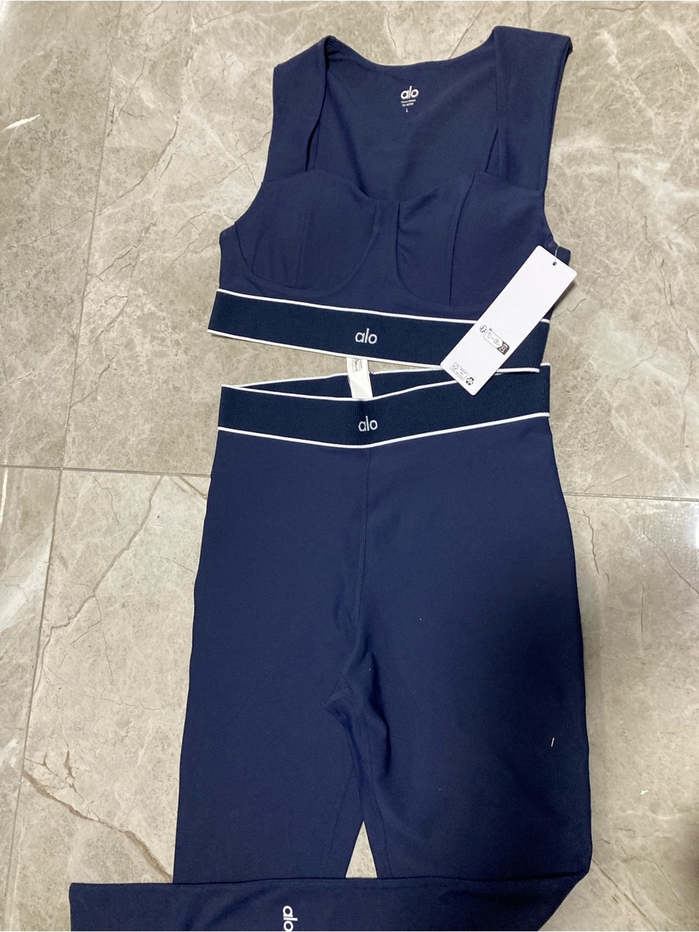 ALO Yoga Navy Sports Bra and Leggings Set with White Trim - Picture 3 of 4